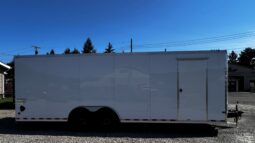 2027 HAULMARK TRANSPORT PREMIUM 8.5′ x 24′ ENCLOSED CAR TRAILER-12,000 GVW, V-NOSE, 16″ WHEELS, ESCAPE DOOR, BOGEY WHEELS, STABILIZER JACKS, ELECTRIC BRAKES AND REAR RAMP DOOR (TSV8524T4)-WHITE