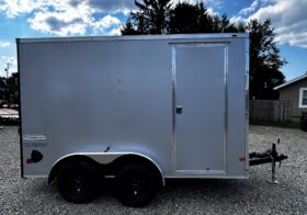 2026 HAULMARK PASSPORT DELUXE 7\’ x 12\’ ENCLOSED CARGO TRAILER-7,000 GVW, 7\’0\” INTERIOR, V-NOSE, ELECTRIC BRAKES AND RAMP DOOR (PP712T2-D)-SILVER