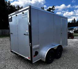 2026 HAULMARK PASSPORT DELUXE 7\’ x 12\’ ENCLOSED CARGO TRAILER-7,000 GVW, 7\’0\” INTERIOR, V-NOSE, ELECTRIC BRAKES AND RAMP DOOR (PP712T2-D)-SILVER